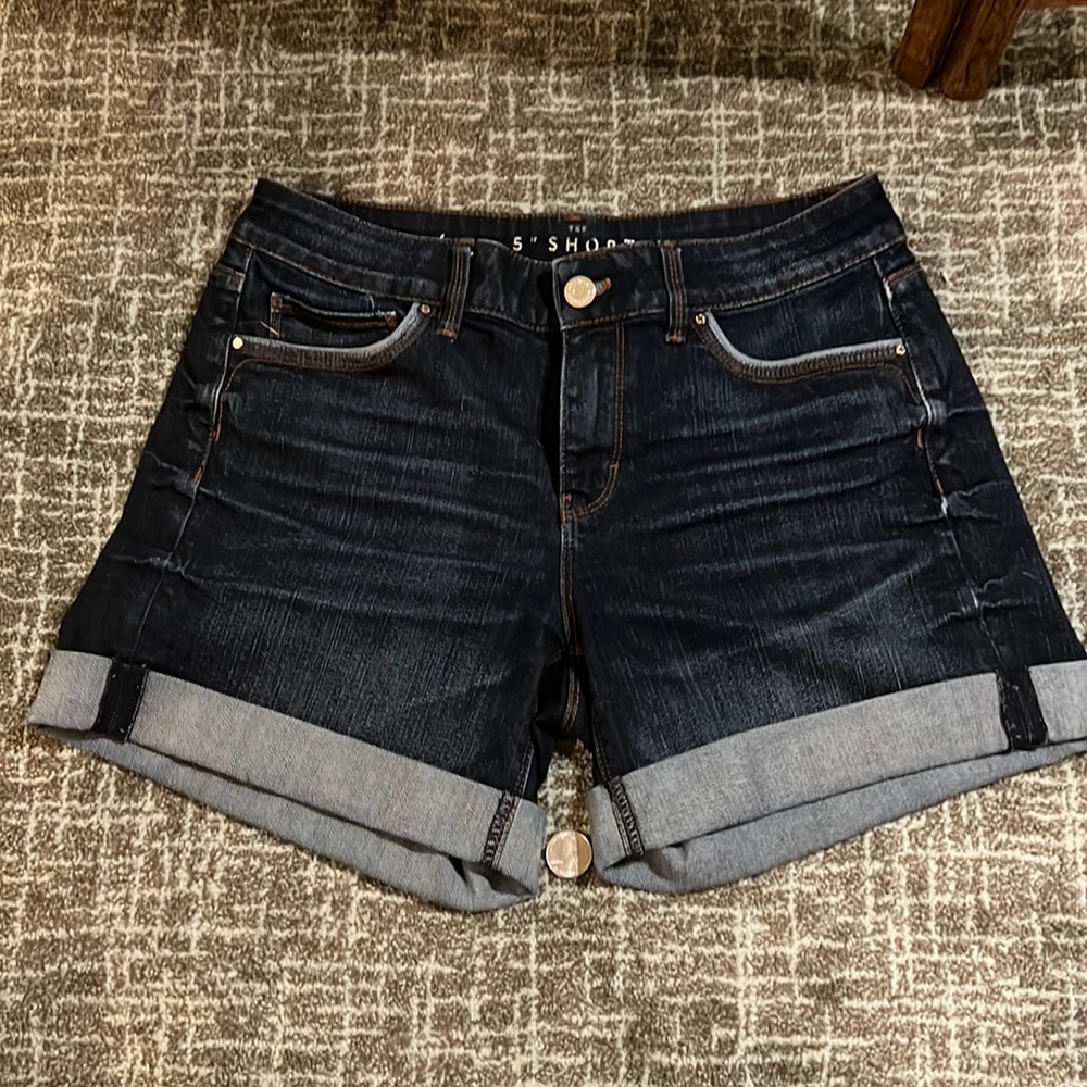 White house black market 5 inch short